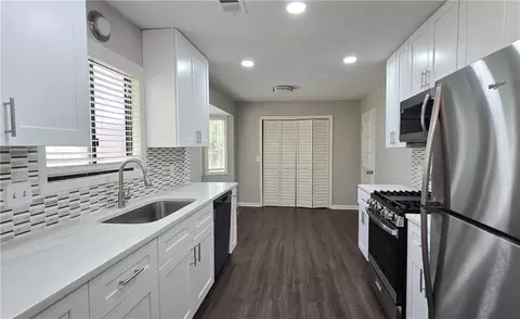 Kitchen - 2667 Camelot Ct, Duluth, GA 30096 photo 2 of 4