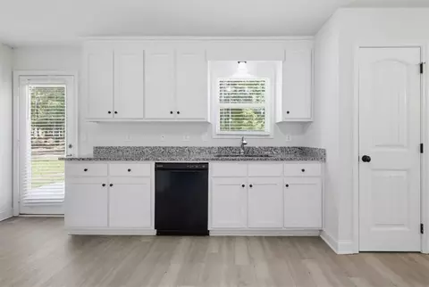 Kitchen - 62 Windrow Trl, Statham, GA 30666 photo 1 of 2