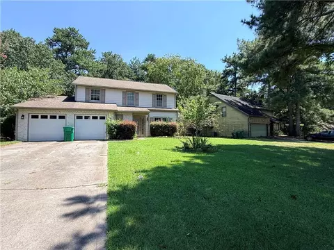 844 Chapman Cir, Stone Mountain, GA 30088