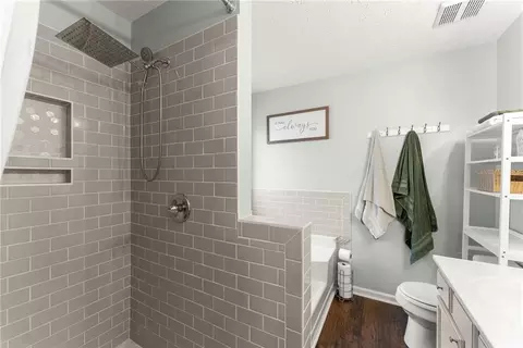 Bath - 378 Baugh St, Commerce, GA 30529 photo 4 of 6