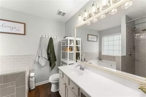 Bath - 378 Baugh St, Commerce, GA 30529 photo 3 of 6