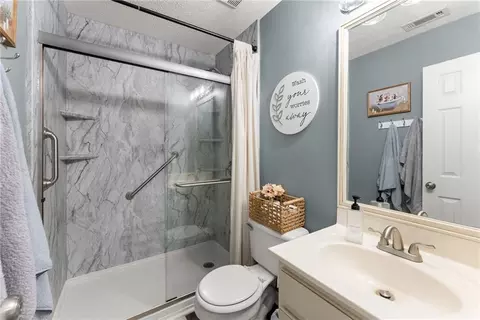 Bath - 378 Baugh St, Commerce, GA 30529 photo 5 of 6