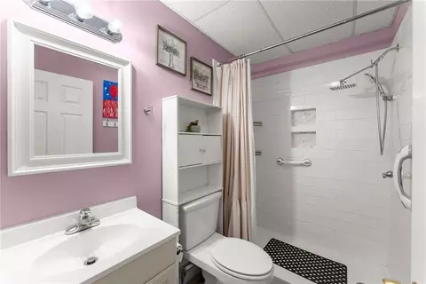 Bath - 378 Baugh St, Commerce, GA 30529 photo 6 of 6