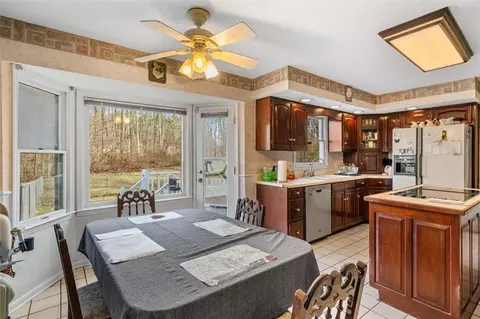 Kitchen - 1444 Thrasher Hls, Dalton, GA 30721 photo 8 of 8