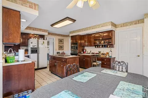 Kitchen - 1444 Thrasher Hls, Dalton, GA 30721 photo 7 of 8