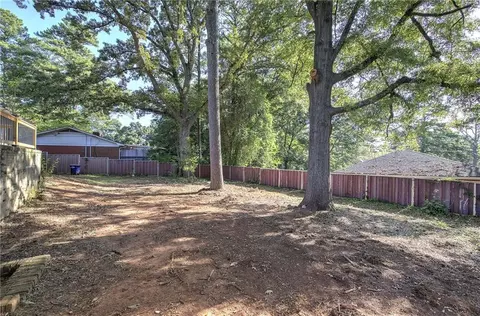 Exterior - 102 Summit Dr, Griffin, GA 30224 photo 2 of 17