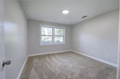 Bedroom - 102 Summit Dr, Griffin, GA 30224 photo 3 of 9