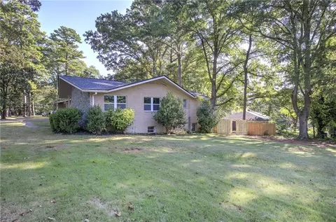 Exterior - 102 Summit Dr, Griffin, GA 30224 photo 12 of 17