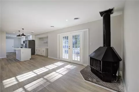 Living - 102 Summit Dr, Griffin, GA 30224 photo 2 of 10