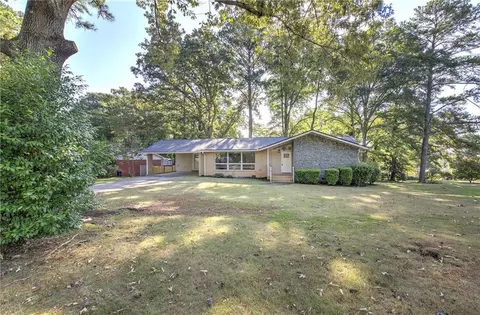 Exterior - 102 Summit Dr, Griffin, GA 30224 photo 10 of 17