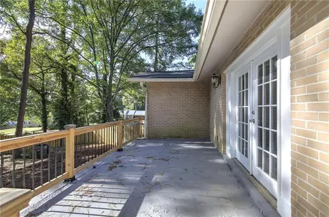Exterior - 102 Summit Dr, Griffin, GA 30224 photo 5 of 17