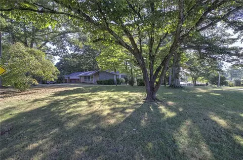 Exterior - 102 Summit Dr, Griffin, GA 30224 photo 14 of 17