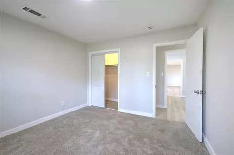 Bedroom - 102 Summit Dr, Griffin, GA 30224 photo 8 of 9