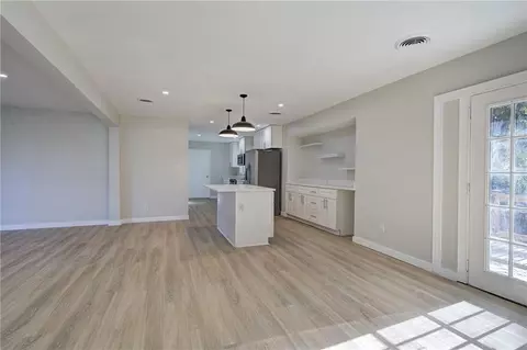 Living - 102 Summit Dr, Griffin, GA 30224 photo 9 of 10