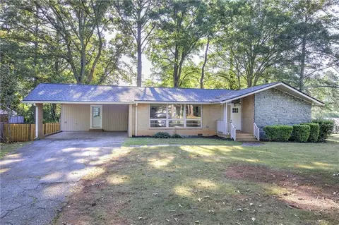 Exterior - 102 Summit Dr, Griffin, GA 30224 photo 9 of 17