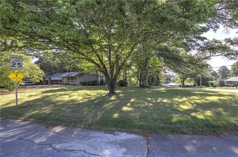 Exterior - 102 Summit Dr, Griffin, GA 30224 photo 13 of 17