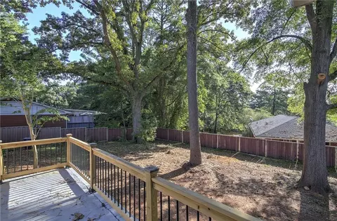 Exterior - 102 Summit Dr, Griffin, GA 30224 photo 7 of 17