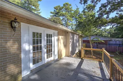 Exterior - 102 Summit Dr, Griffin, GA 30224 photo 8 of 17