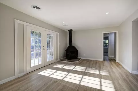 Living - 102 Summit Dr, Griffin, GA 30224 photo 8 of 10
