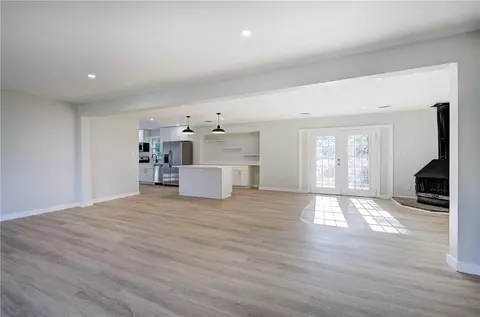 Living - 102 Summit Dr, Griffin, GA 30224 photo 3 of 10