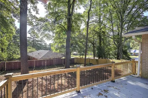 Exterior - 102 Summit Dr, Griffin, GA 30224 photo 6 of 17