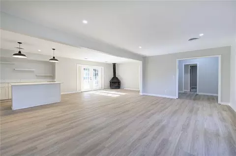 Living - 102 Summit Dr, Griffin, GA 30224 photo 5 of 10