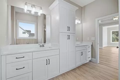 Bath - 137 Twin Oaks Dr, Hampton, GA 30228 photo 1 of 8