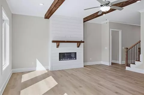Living - 137 Twin Oaks Dr, Hampton, GA 30228 photo 3 of 4