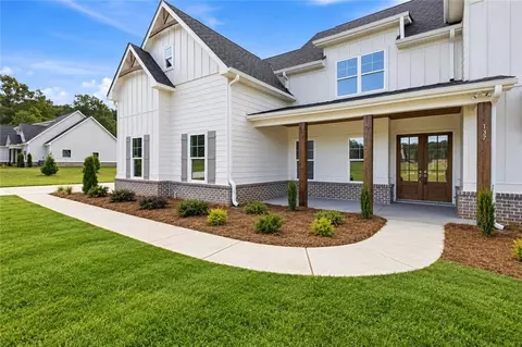 Exterior - 137 Twin Oaks Dr, Hampton, GA 30228 photo 2 of 8