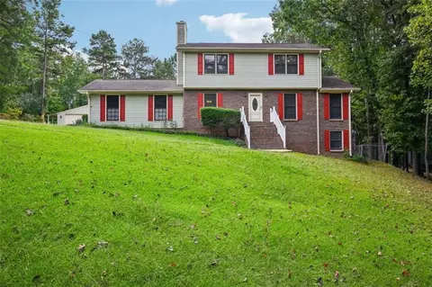 6092 Lakeshore Dr, Mableton, GA 30126