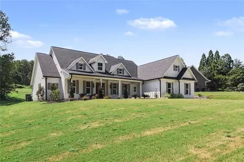 105 W Lake Blvd, Carrollton, GA 30116