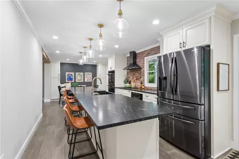 3825 Creekview Dr NE, Marietta, GA 30068