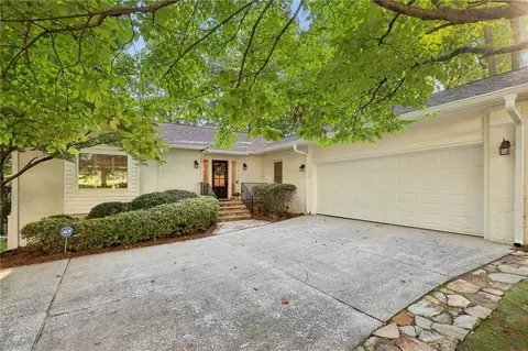 2350 Roxburgh Dr, Roswell, GA 30076