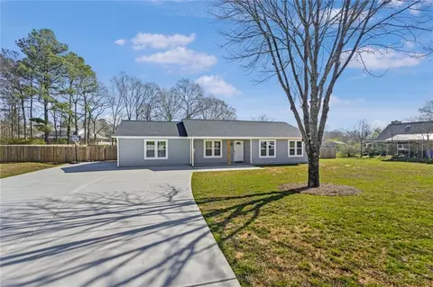 2001 Raymonds Dr, Loganville, GA 30052