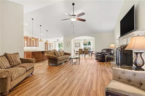 810 Brandon Dr, Winder, GA 30680 photo 3