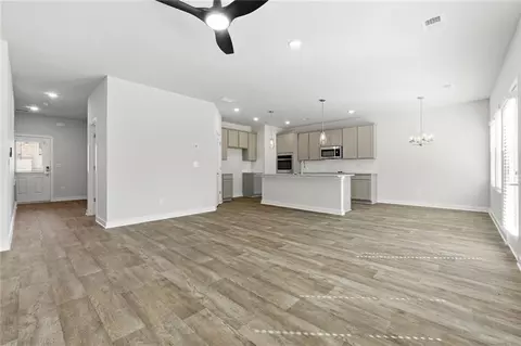 Living - 505 Headwater Ct, Lagrange, GA 30241 photo 2 of 4