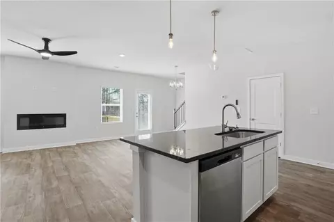 Living - 505 Headwater Ct, Lagrange, GA 30241 photo 3 of 4