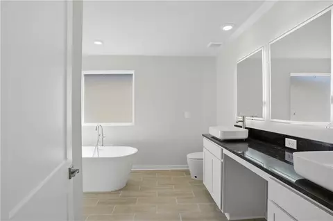 Bath - 505 Headwater Ct, Lagrange, GA 30241 photo 3 of 3