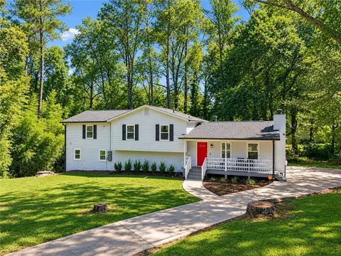 5671 Tracy Dr SE, Mableton, GA 30126