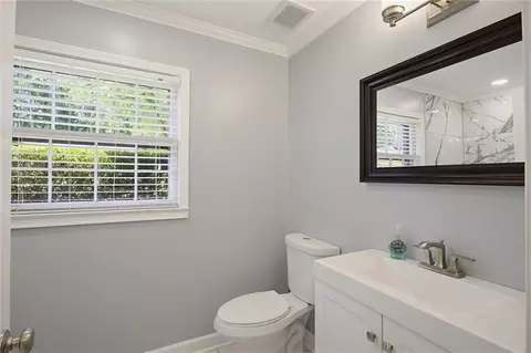 Bath - 3053 E Ramble Ln, Decatur, GA 30033 photo 3 of 4