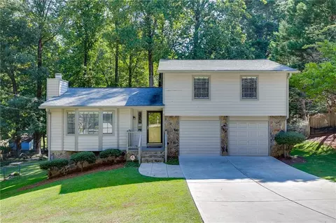 978 Chartley Dr SW, Lilburn, GA 30047