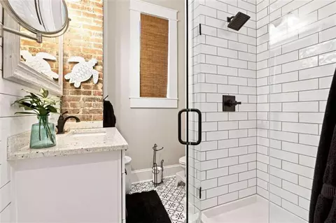 Bath - 202 E 4th Ave #2, Rome, GA 30161 photo 2 of 2