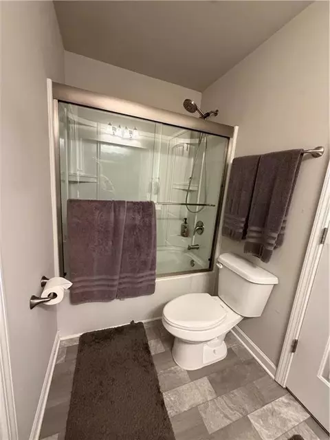 Bath - 4017 Windsor Trl, Gainesville, GA 30506 photo 4 of 10