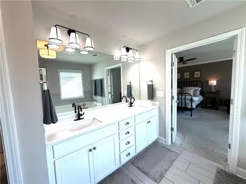 Bath - 4017 Windsor Trl, Gainesville, GA 30506 photo 1 of 10