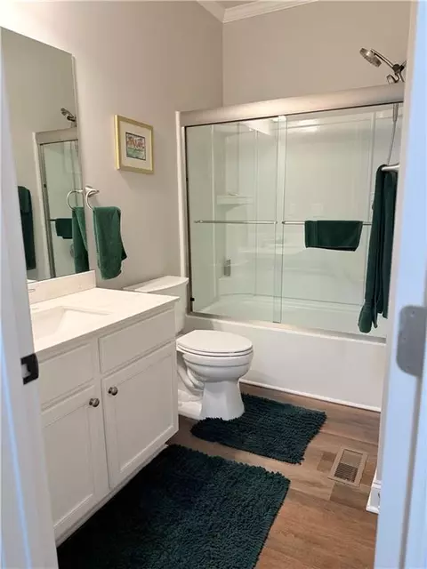 Bath - 4017 Windsor Trl, Gainesville, GA 30506 photo 2 of 10