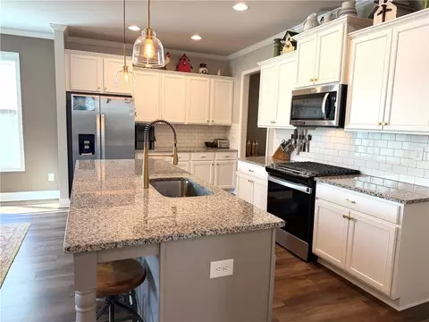 Kitchen - 4017 Windsor Trl, Gainesville, GA 30506 photo 3 of 7
