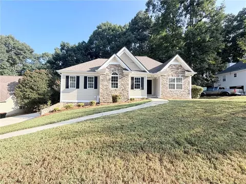 1412 White Oak Trce, Loganville, GA 30052