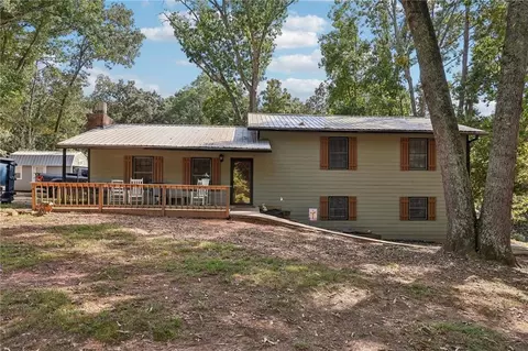 5752 Oak Grove Dr, Acworth, GA 30102