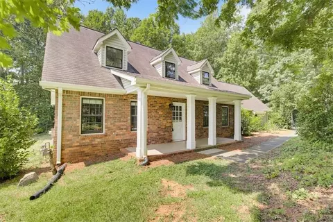 435 NW Stonehenge Dr, Marietta, GA 30064