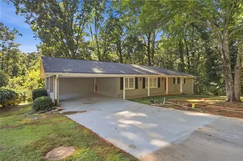 5528 Fern Creek Dr SW, Lilburn, GA 30047